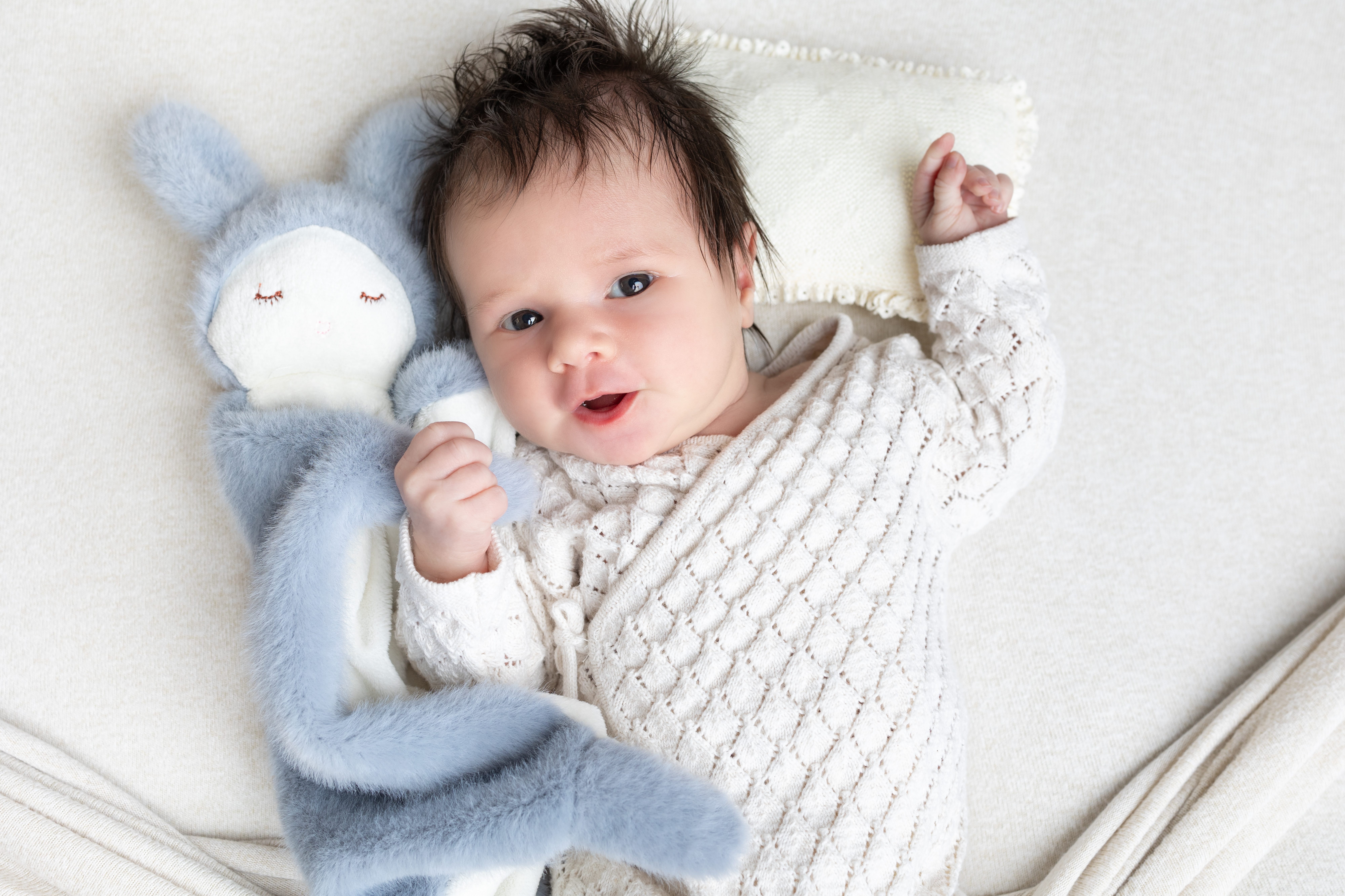 Séance photo naissance réalisée en studio à Paris – portrait de nouveau-né
